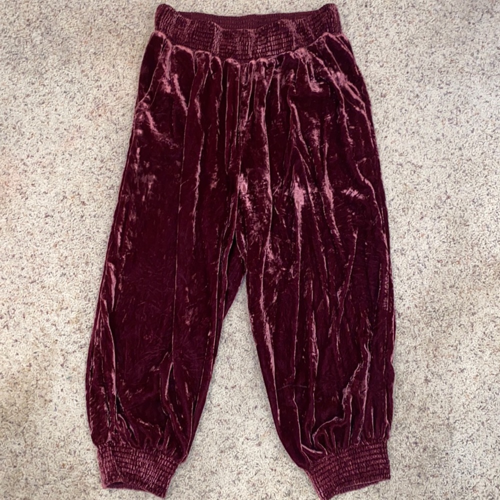 Anthropologie Rosie Crushed Velvet Jogger in Burgundy, Size 1XL. NEW